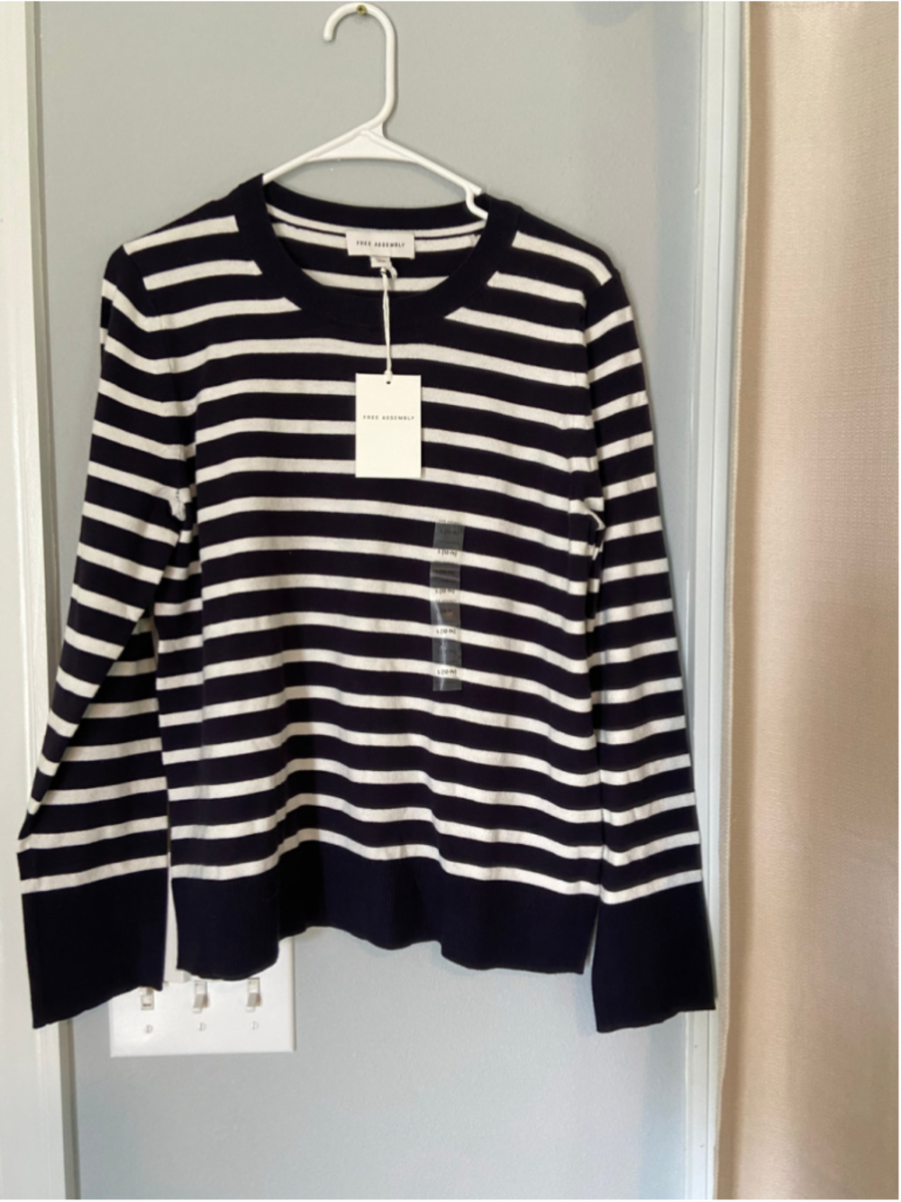 Free Assembly black-and-white sweater, size large - youth